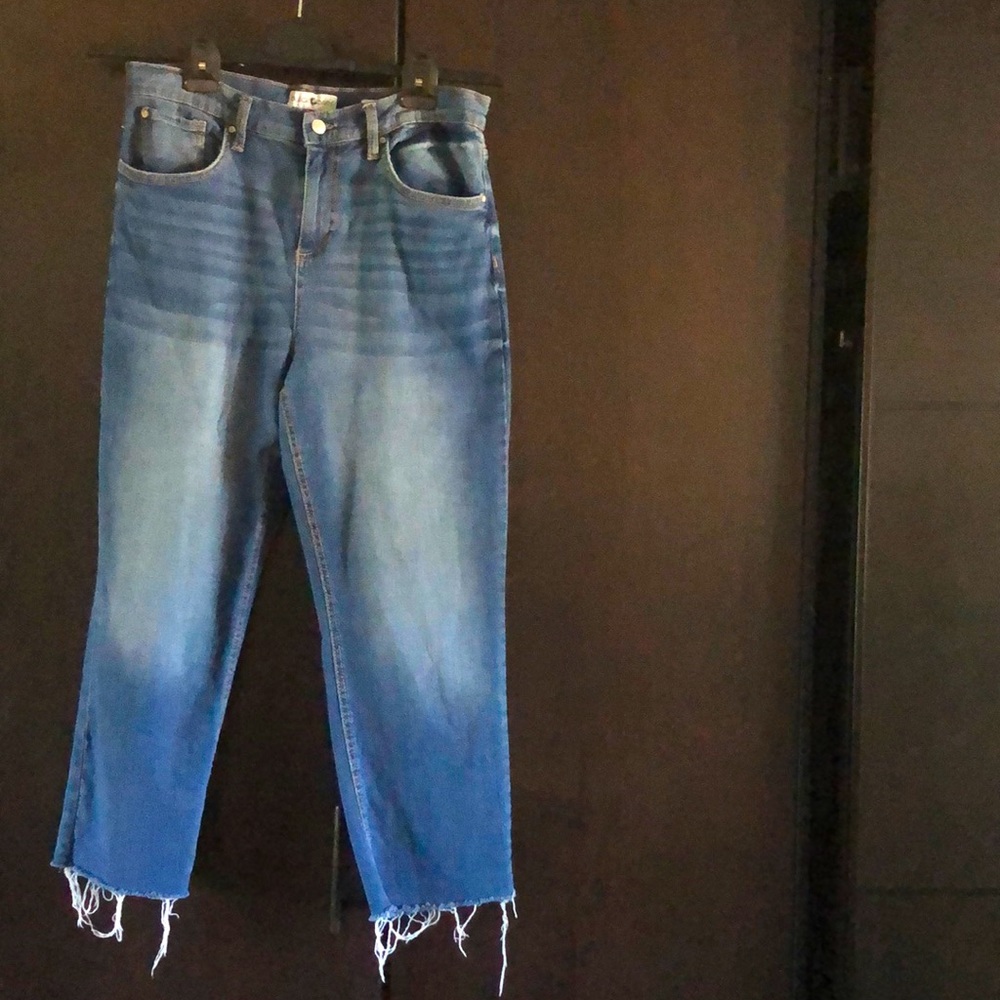 Hi-rise straight frayed crop (11/30)